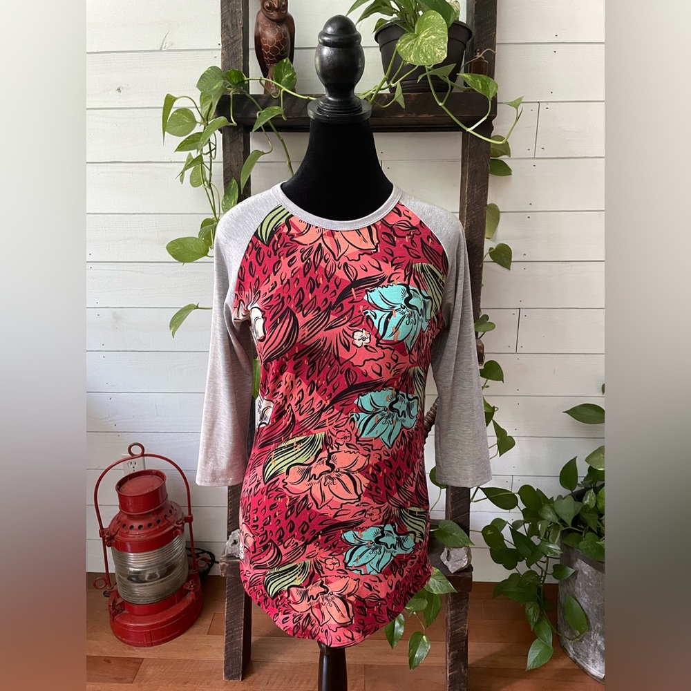 LuLaRoe: Jersey Style Shirt
